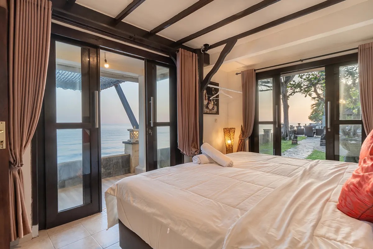 Luxury Beachfront Villas 9